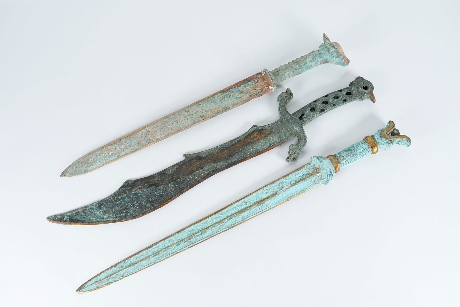 Lots Chinese bronze swords (1 of 7)