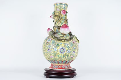 Chinese fine yellow vase