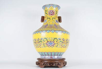Chinese fine yellow handled vase