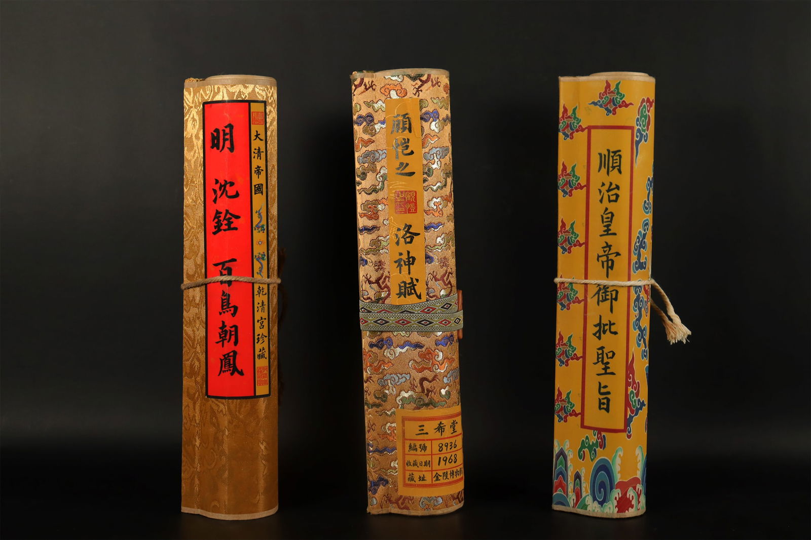 Lots Chinese scrolls: Lots Chinese scrolls.