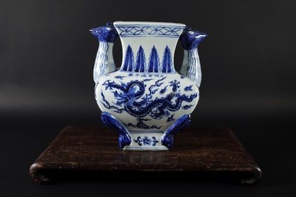 Chinese b/w unusual vase