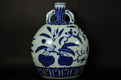 Chinese fine b/w flask vase