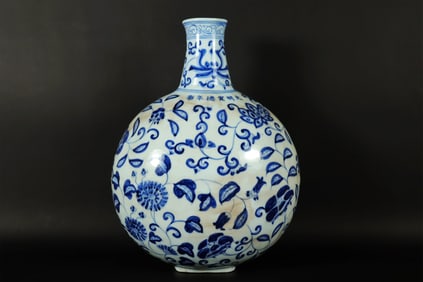 Chinese fine b/w flask vase