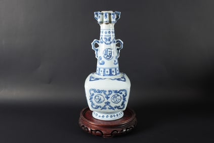 Chinese fine b/w vase