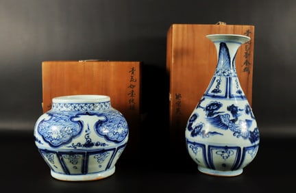 2 Chinese b/w vase with box