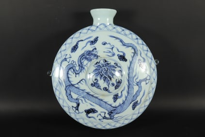 Chinese fine b/w flask vase