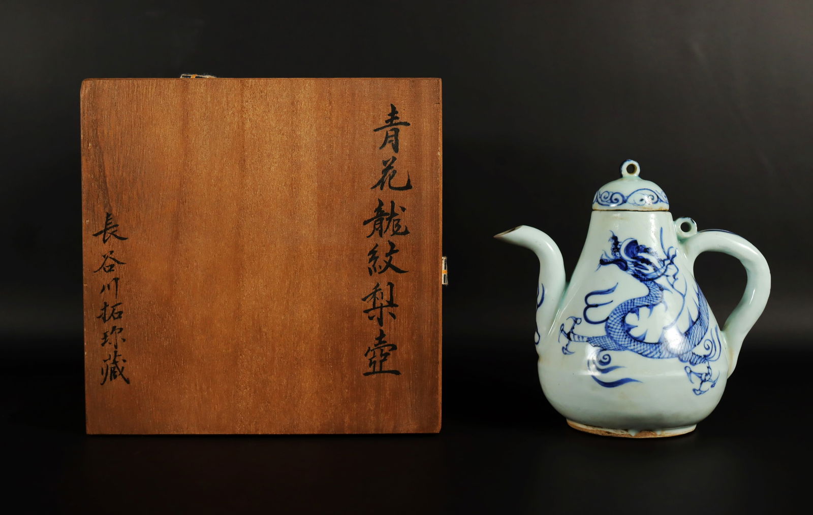 Chinese fine b/w lidded pot (1 of 6)