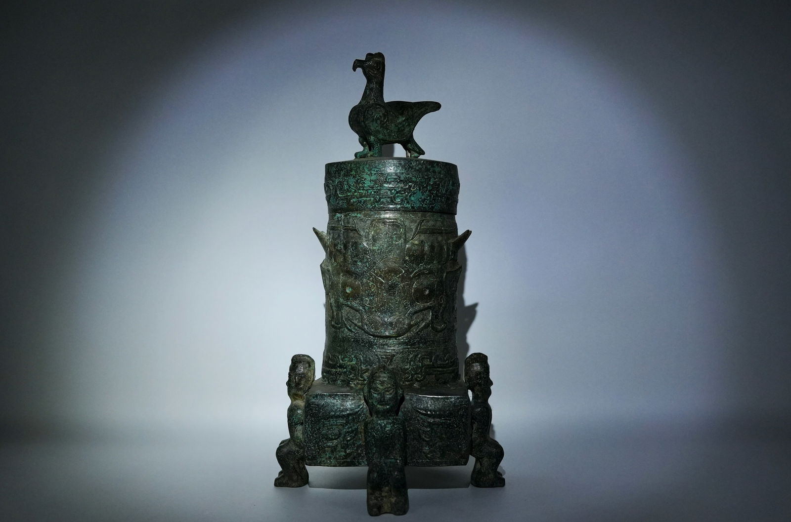 Chinese massive bronze vessel (1 of 7)