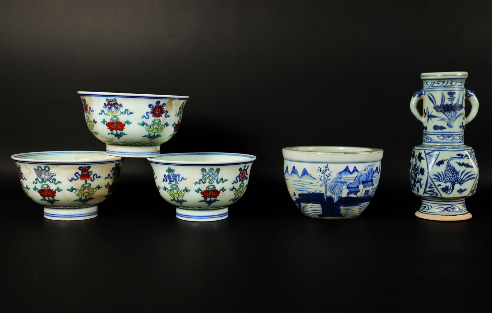 Lots Chinese fine porcelains: Lots Chinese fine porcelains, largest H: 6.8" x W: 2.5."
