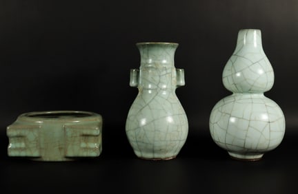 Chinese crackled gourd vase