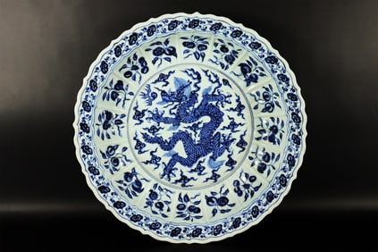 Chinese important fine dragon charger