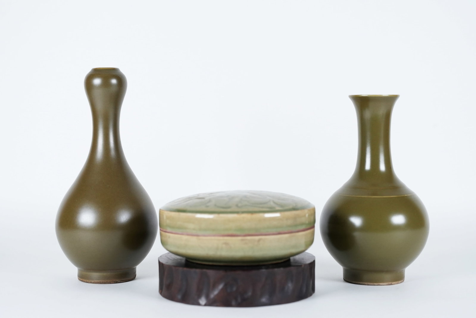 Lots Chinese green porcelains: Lots Chinese green porelains, largest H: 8" x W: 4."