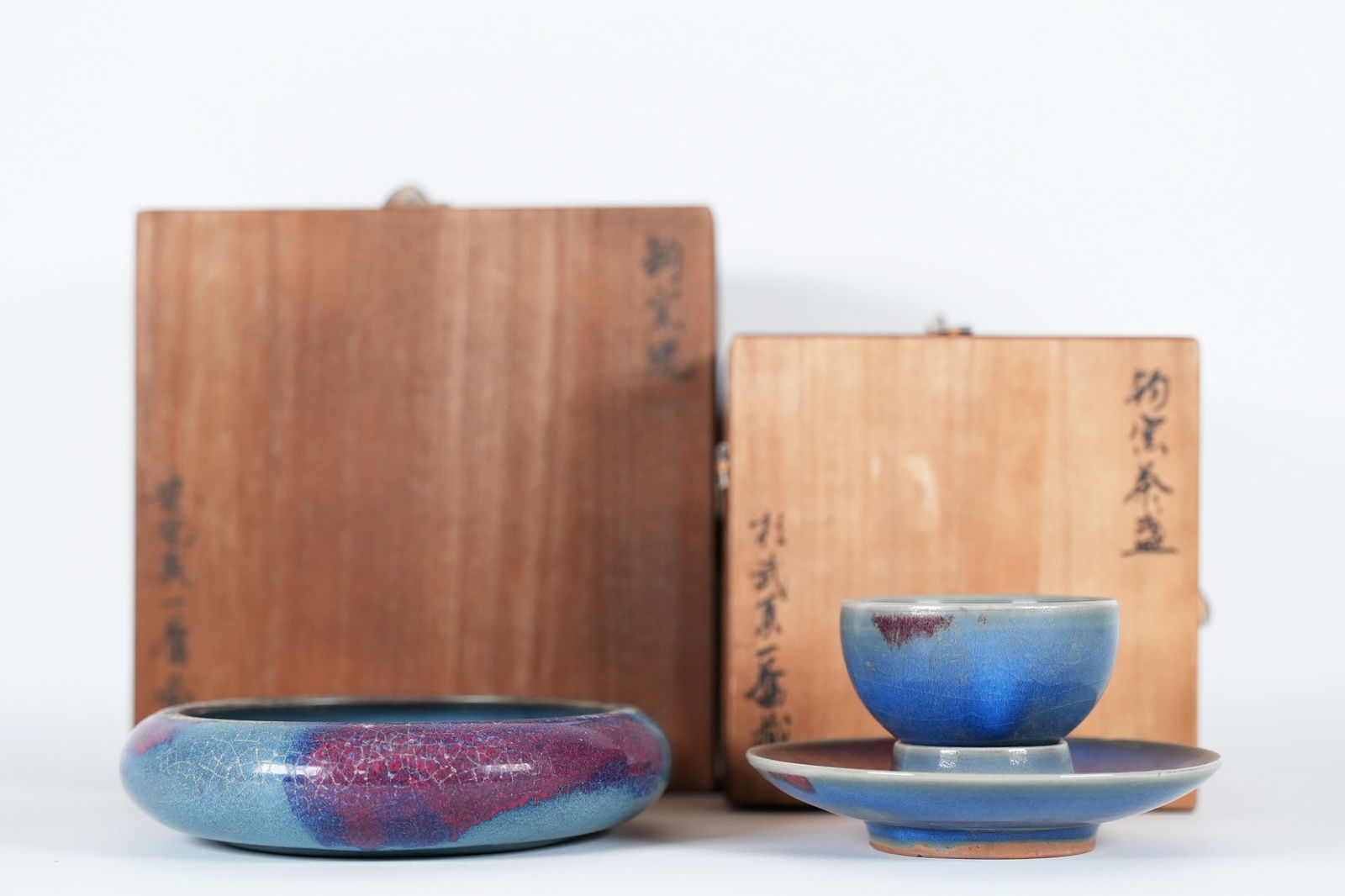 2 Chinese ceramics with box: 2 Chinese ceramics with box. Largest H: 1.5" x W: 6.5."