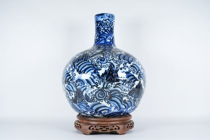 Chinese fine b/w large vase