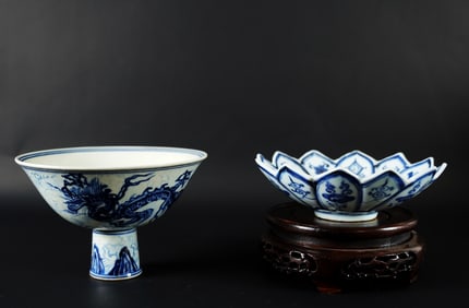 2 Chinese b/w porcelains