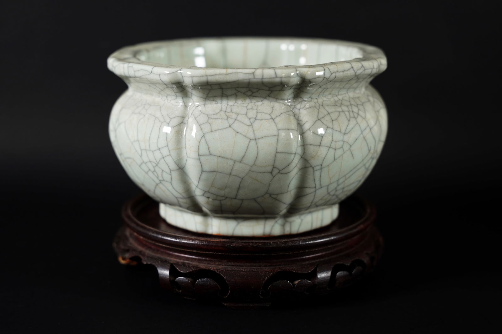 Chinese fine crackled pot (1 of 7)