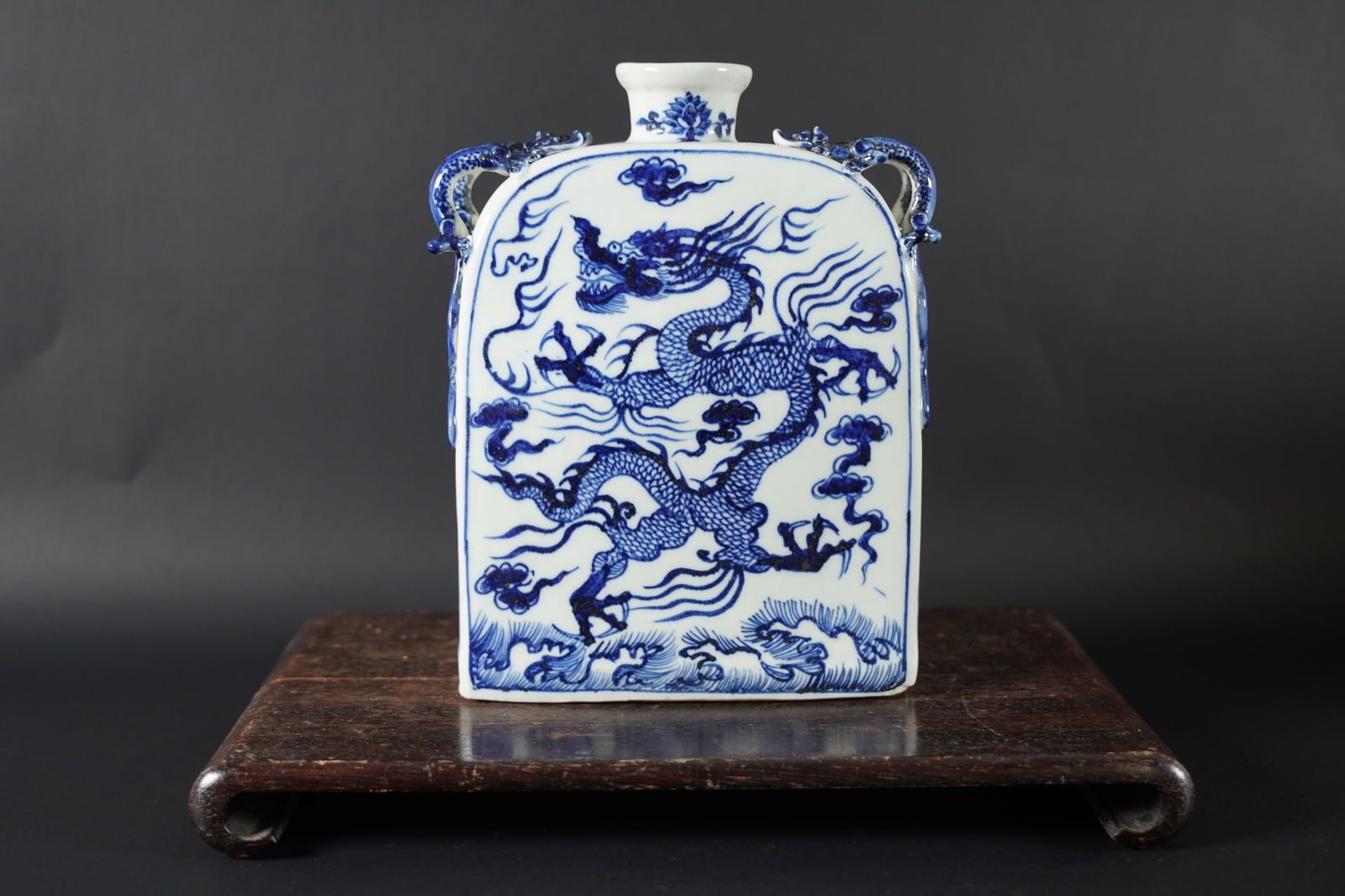 Chinese fine b/w dragon vase (1 of 7)