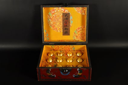 Lots Chinese gilted balls