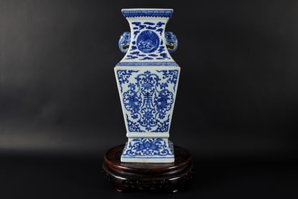 Chinese fine handled vase