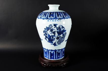 Chinese fine b/w vase