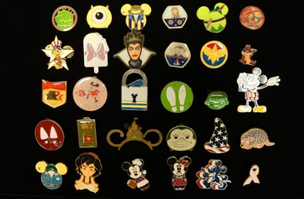 Lots Disney vintage pins