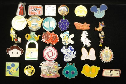 Lots Disney vintage pins