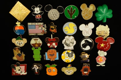 Lots Disney vintage pins