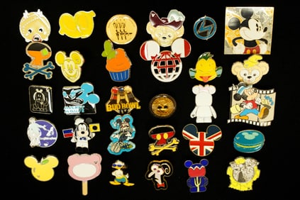 Lots Disney vintage pins