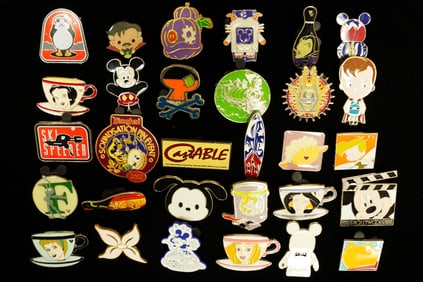 Lots Disney vintage pins