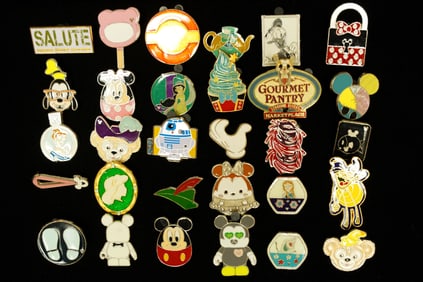 Lots Disney vintage pins
