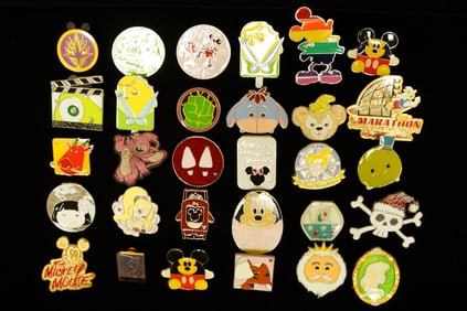 Lots Disney vintage pins