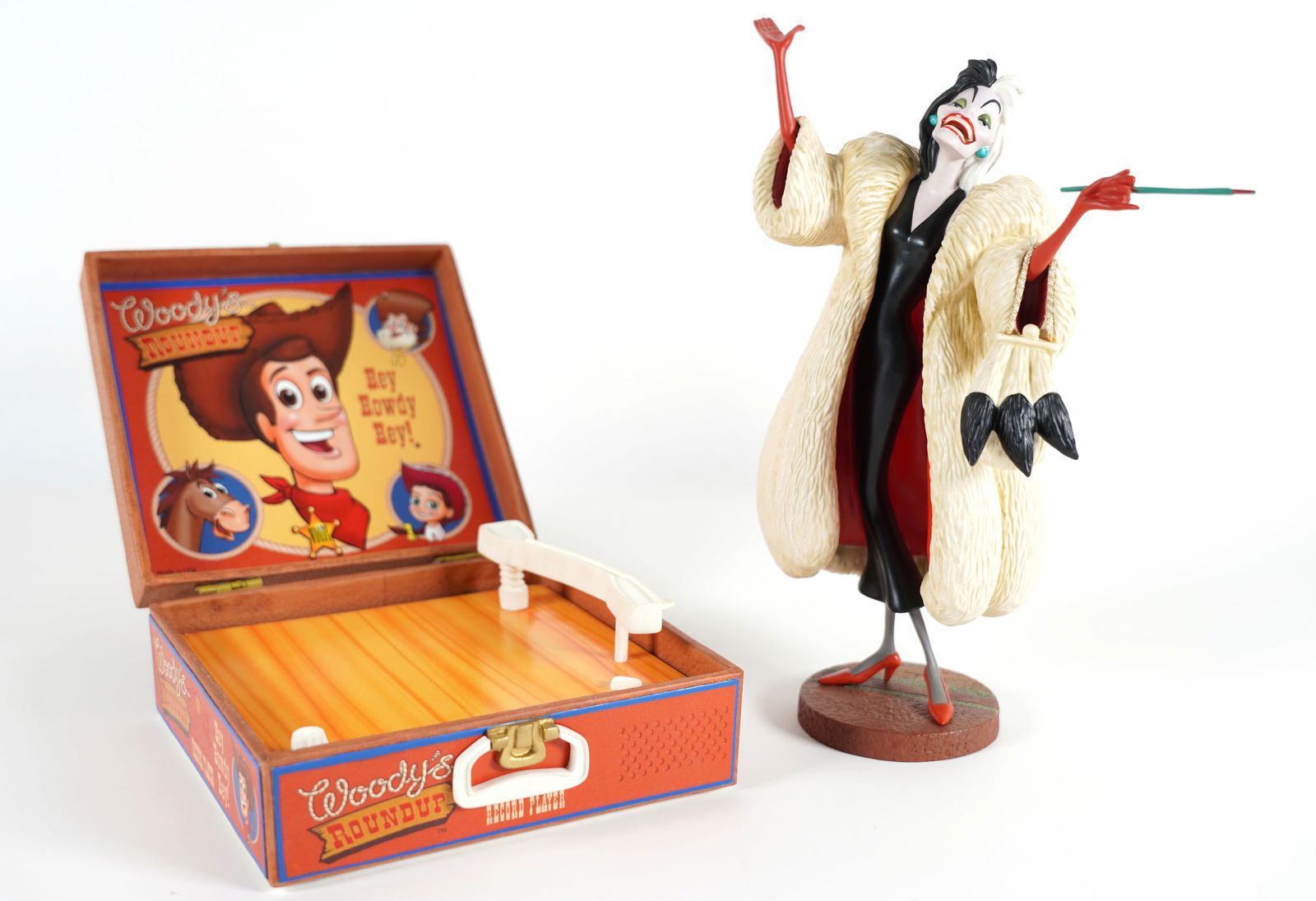 2 Disney WDCC fine figurines (1 of 10)