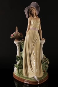 A tall Lladro fine figurine