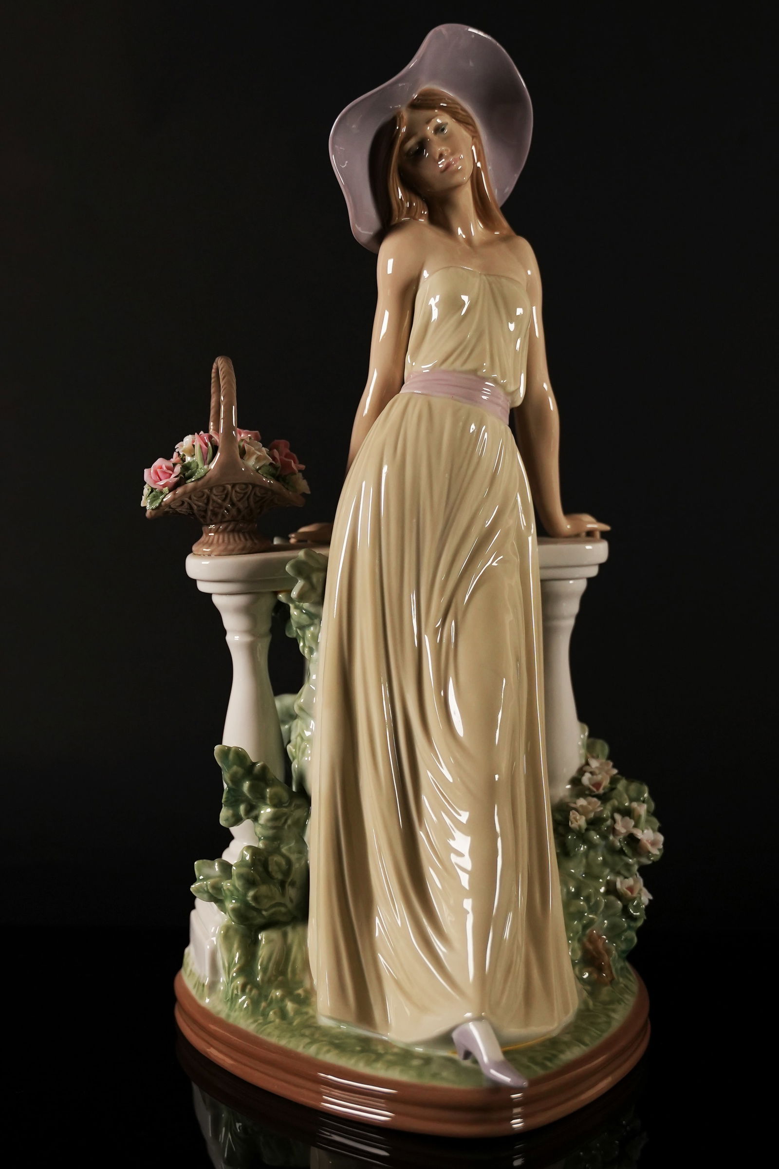 A tall Lladro fine figurine (1 of 8)