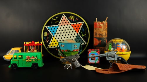 Lots vintage toy figures