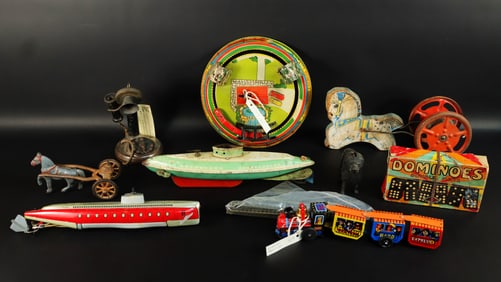 Lots vintage toy items
