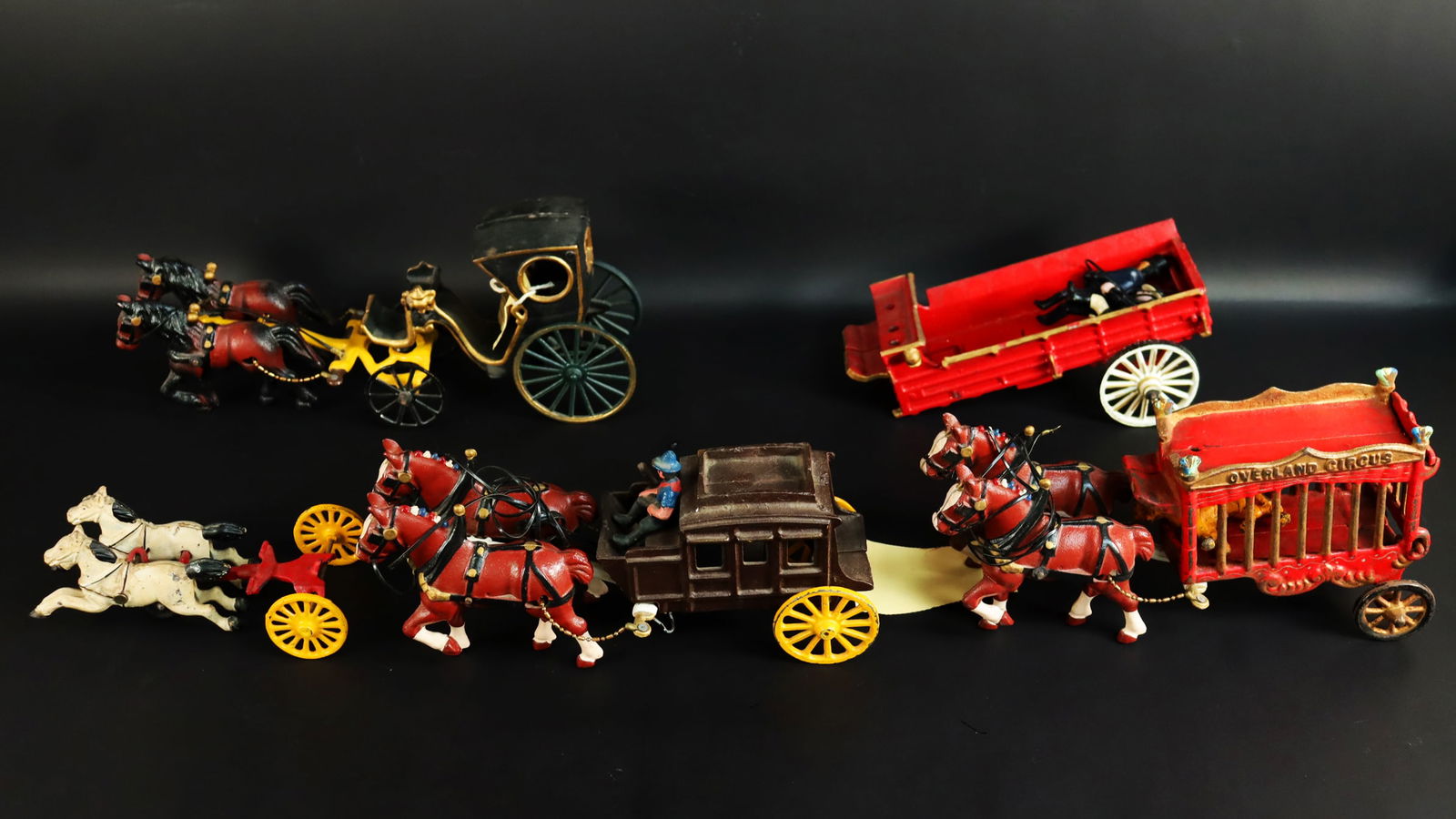 Lots vintage toy figures (1 of 8)