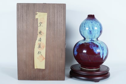 Chinese fine gourd vase with box