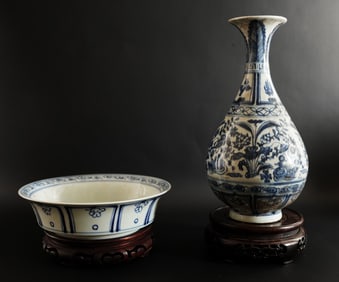 2 Chinese fine b/w porcelains