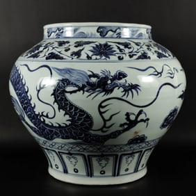 Chinese fine b/w dragon jar