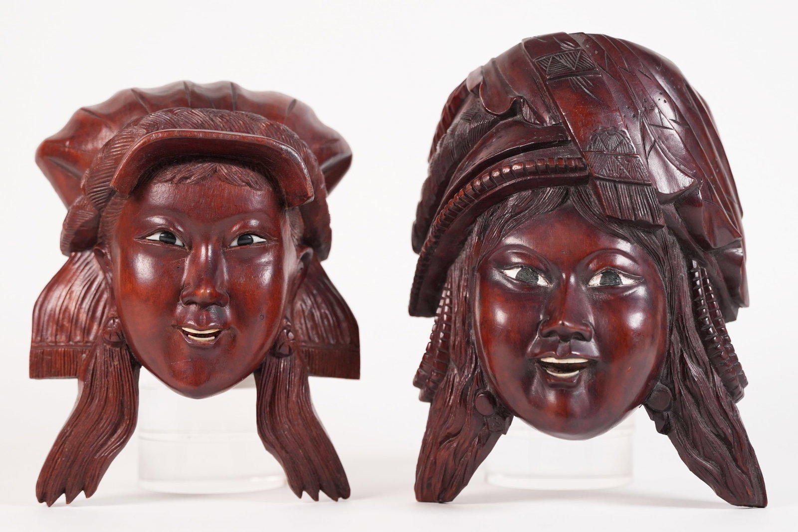 Lots Chinese wooden masks: Lots Chinese carved wooden mask. Largest H: 8.3" x W: 7."