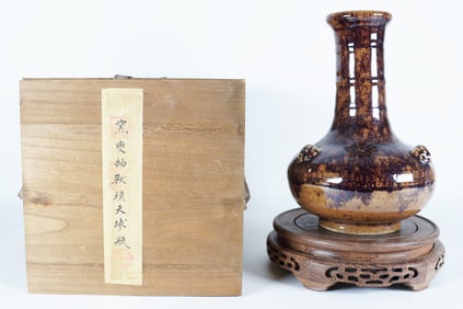 Chinese fine tall vase with box