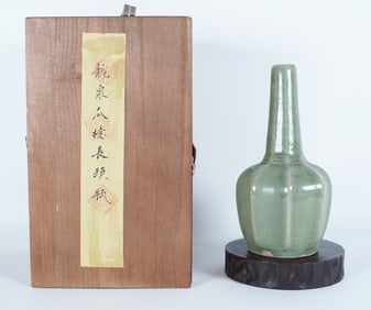 Chinese fine celadon vase with box