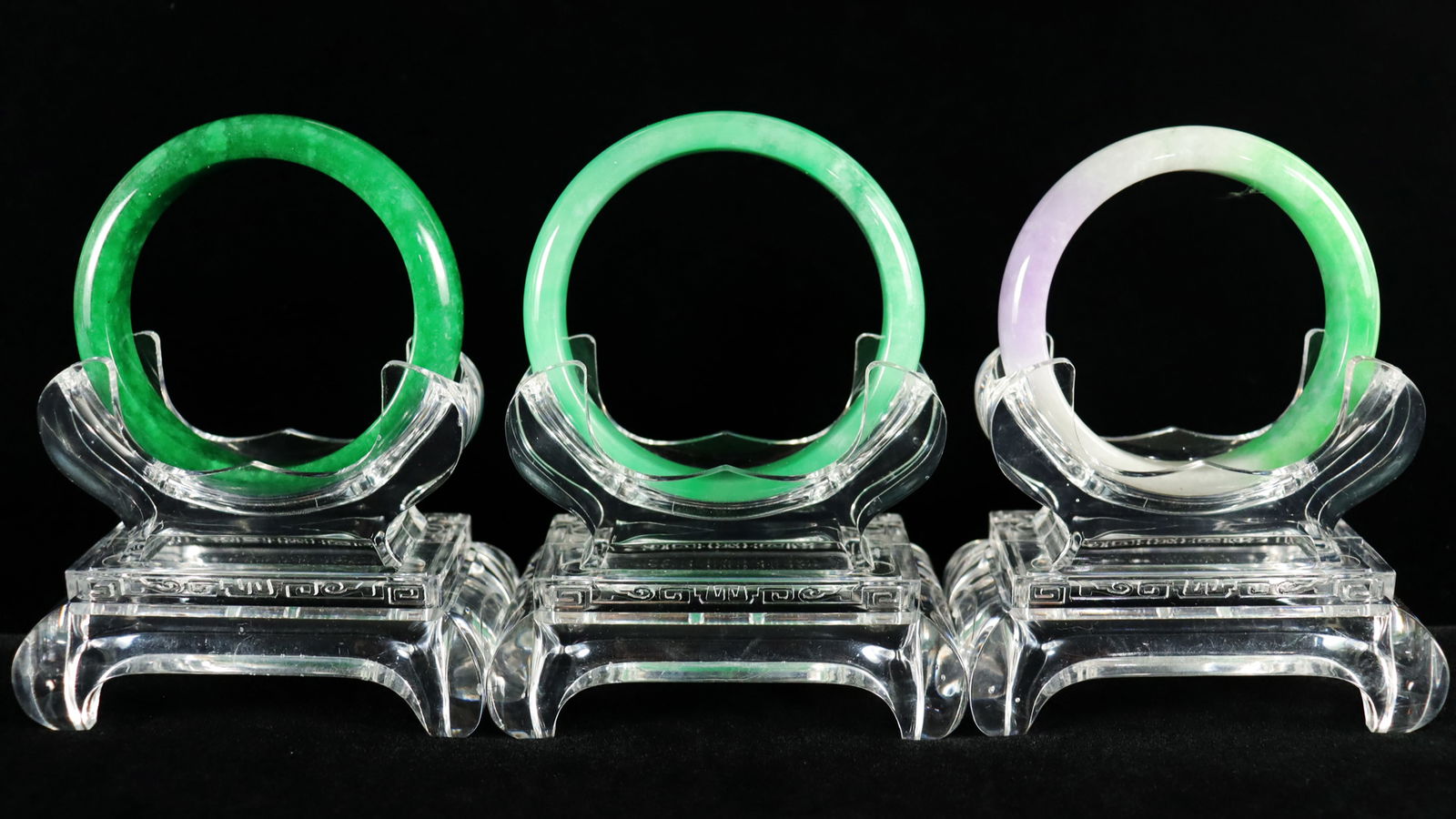 Lots Chinese fine bangles: Lots Chinese fine bangles.