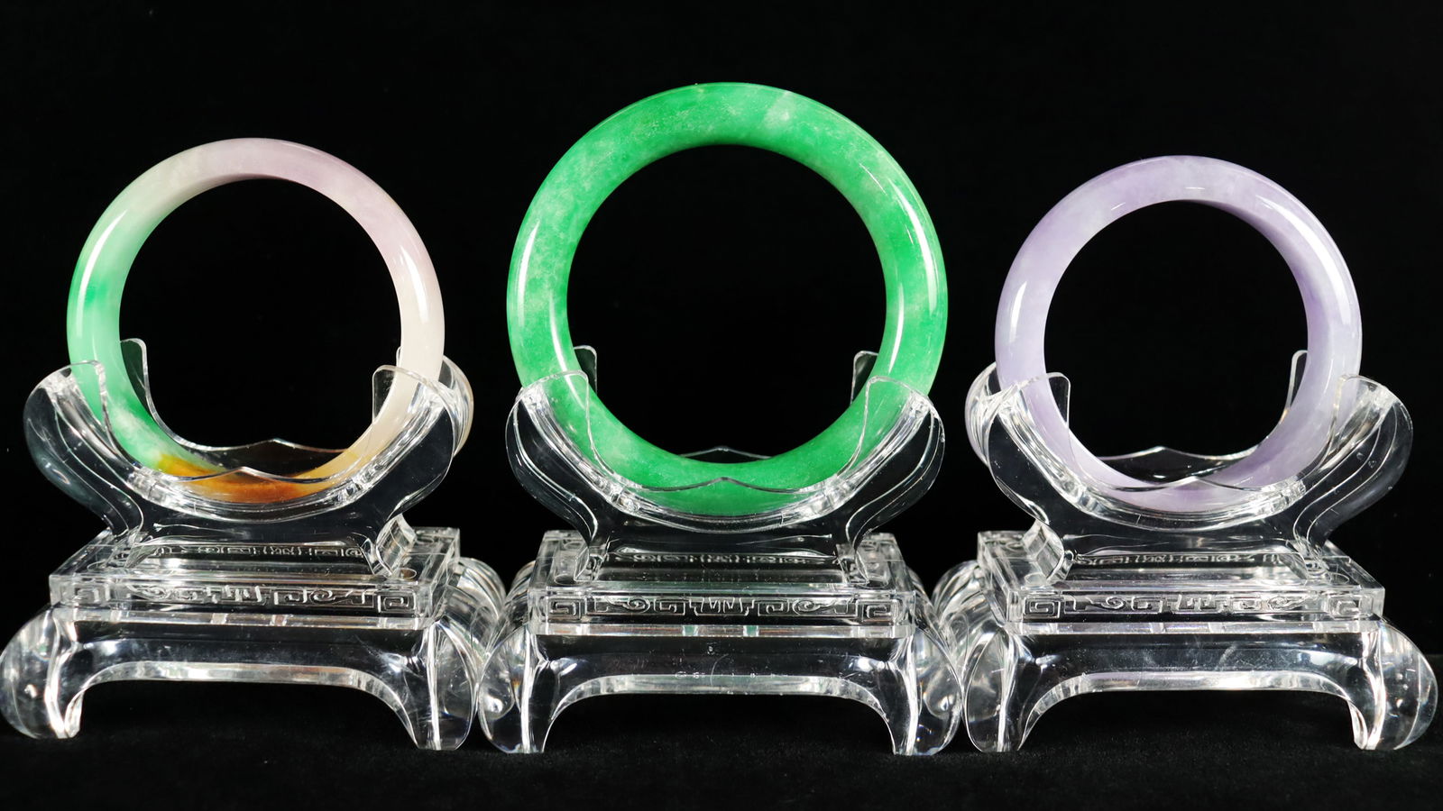 Lots Chinese fine bangles: Lots Chinese fine bangles.