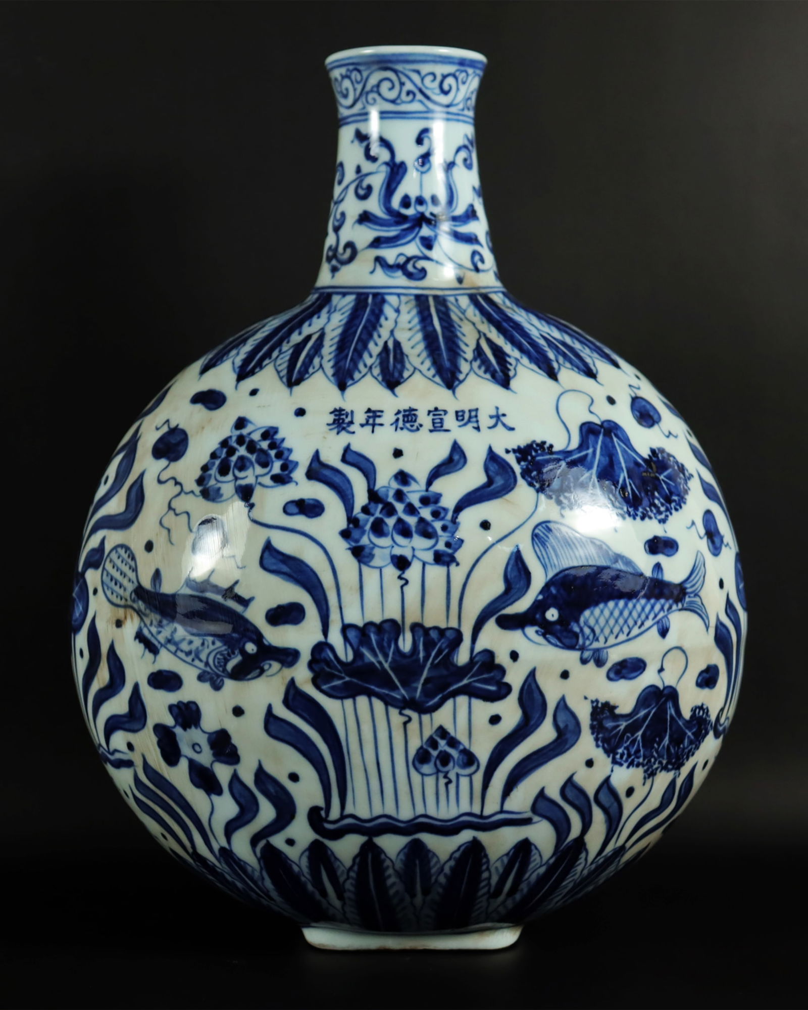 Chinese fine b/w flask vase (1 of 7)