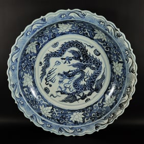 Chinese fine dragon foliated charger