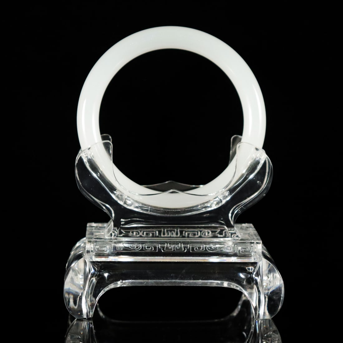 Chinese fine bangle: Chinese fine bangle.