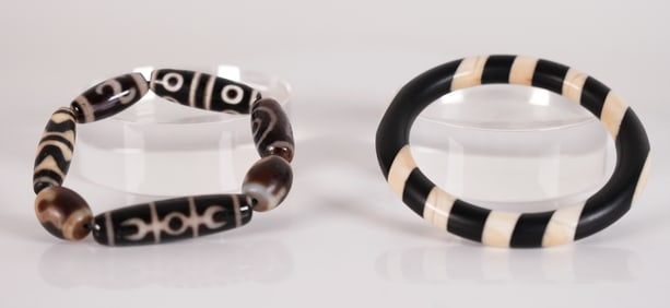 Tibetan antique dzi bead