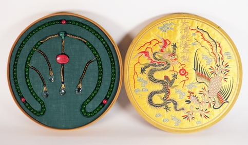 Chinese long court bead with box